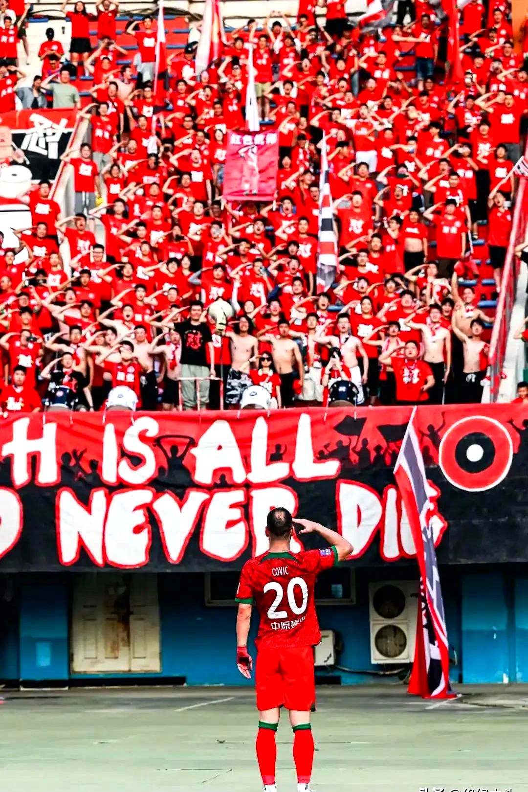 天博中国网站关于转会期突围战来临，阿贾克斯围绕德甲伤情更新，态度坚定，轮换策略成焦点的信息